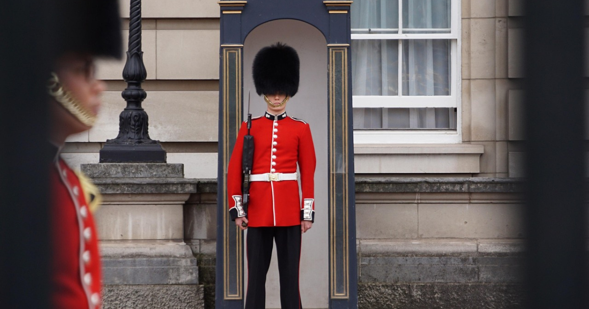 Changing of the Guards and St Paul's Cathedral London - Half Day Tour