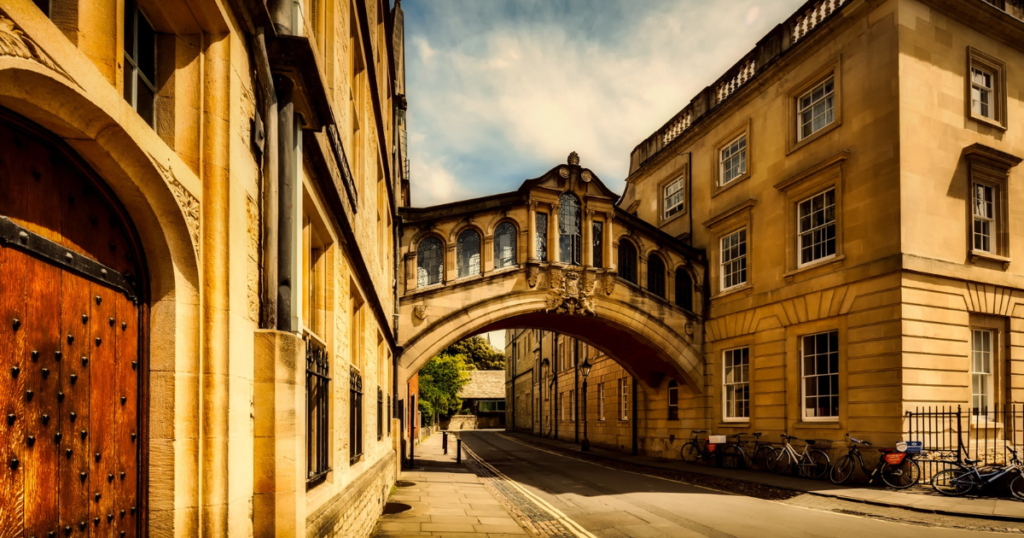 Oxford and Cotswolds Tour with Country Pub Lunch - Small Group