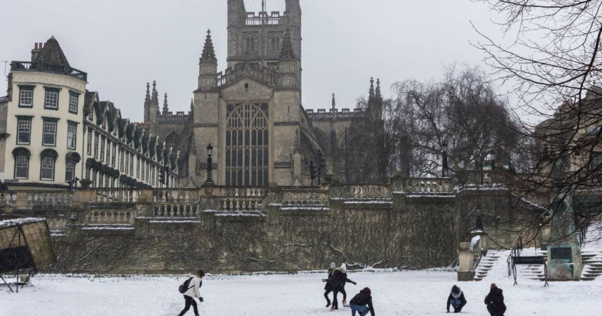 Christmas Day Tour - Windsor, Stonehenge, Salisbury Cathedral and Bath with 3 Course Christmas Lunch