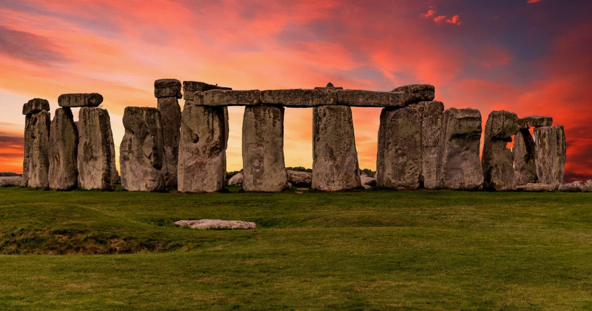 Stonehenge & Cotswolds Tour from Bath