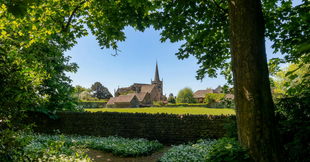 Stonehenge & the Cotswolds Tour from Bath