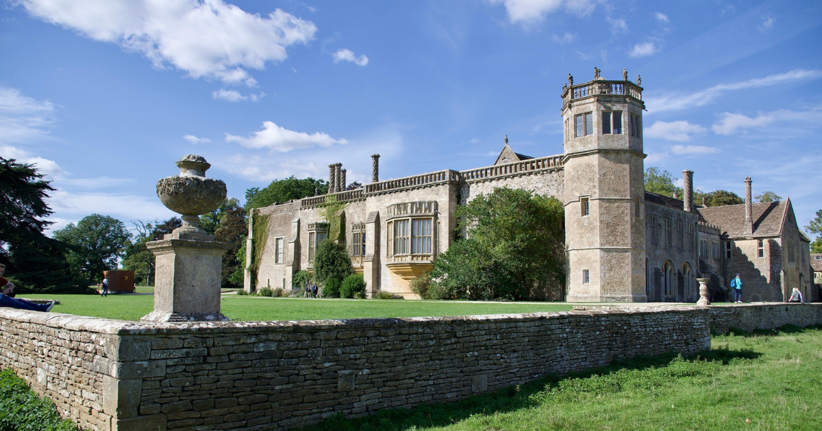 Stonehenge & the Cotswolds Tour from Bath